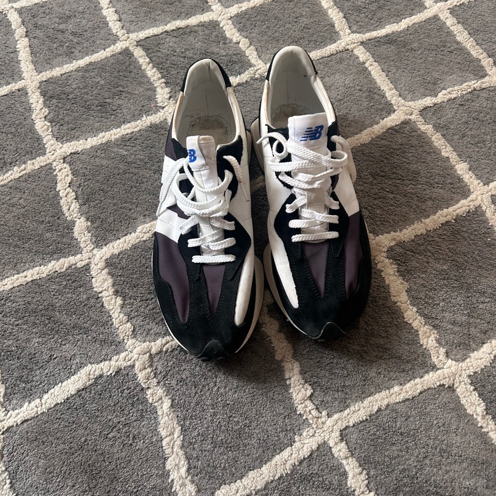 New Balance Men's Black and White Athletic Sneakers